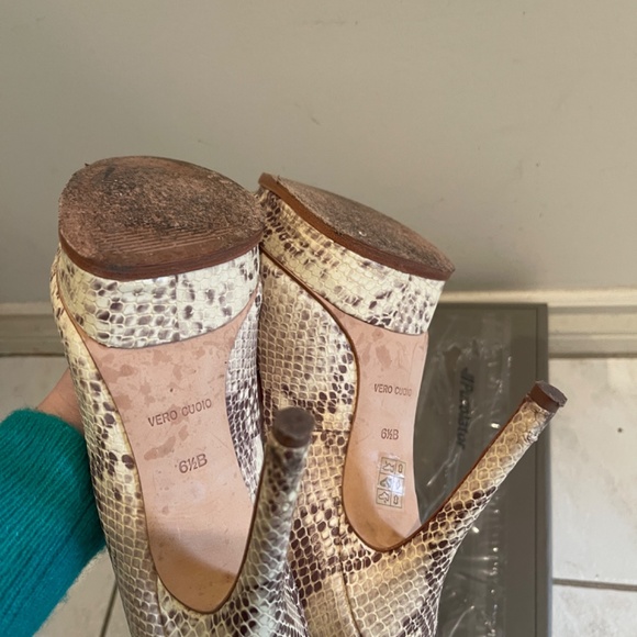 BCBG Max Azria Pamela Pumps Size 6.5 - Picture 5 of 6